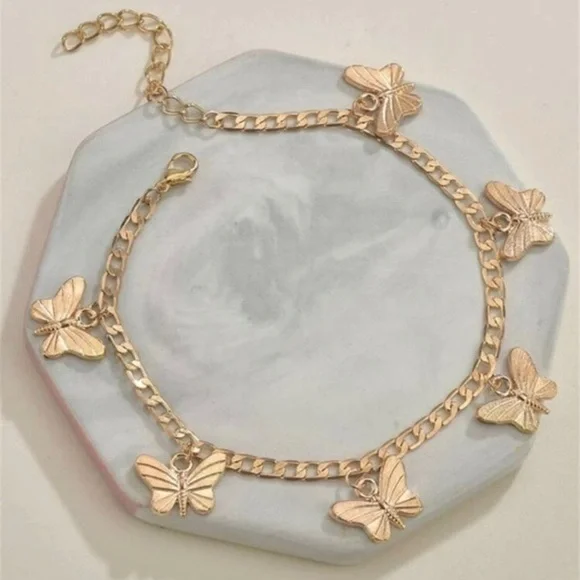 3/$30 💛 Butterfly Charm Anklet - Picture 2 of 2